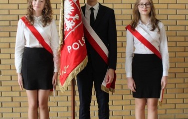 Uroczysty apel z okazji Święta Patrona Szkoły 21