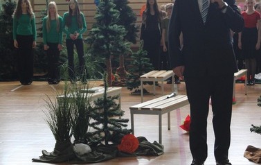 Uroczysty apel z okazji Święta Patrona Szkoły 27