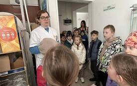 Galeria aktualności Wizyta w aptece &ndash; pierwszaki poznają tajniki pracy farmaceuty 6