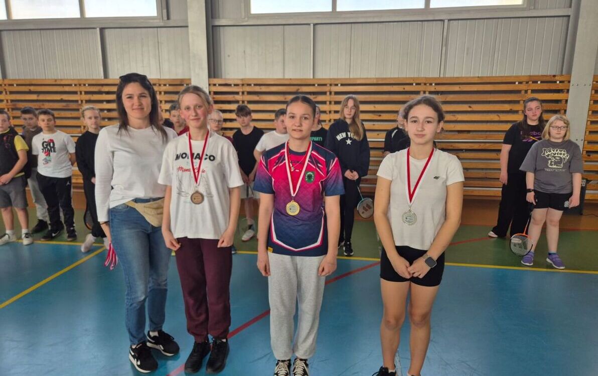 Zdjęcie do Powiatowe Igrzyska LZS w badmintonie